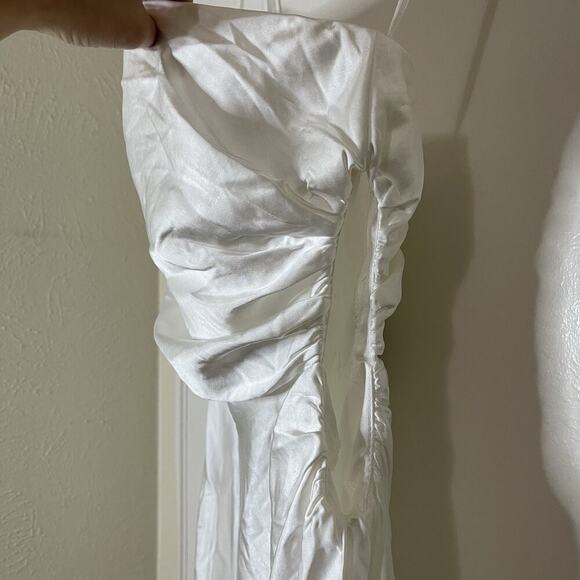 NEW! Selfie Leslie Taking Bets One Shoulder Satin Midi cutout Dress White Medium - Picture 6 of 14